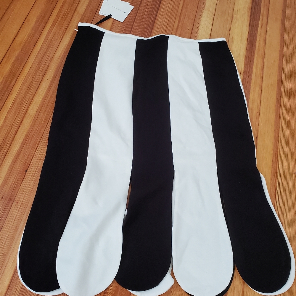Scallop Edge Skirt